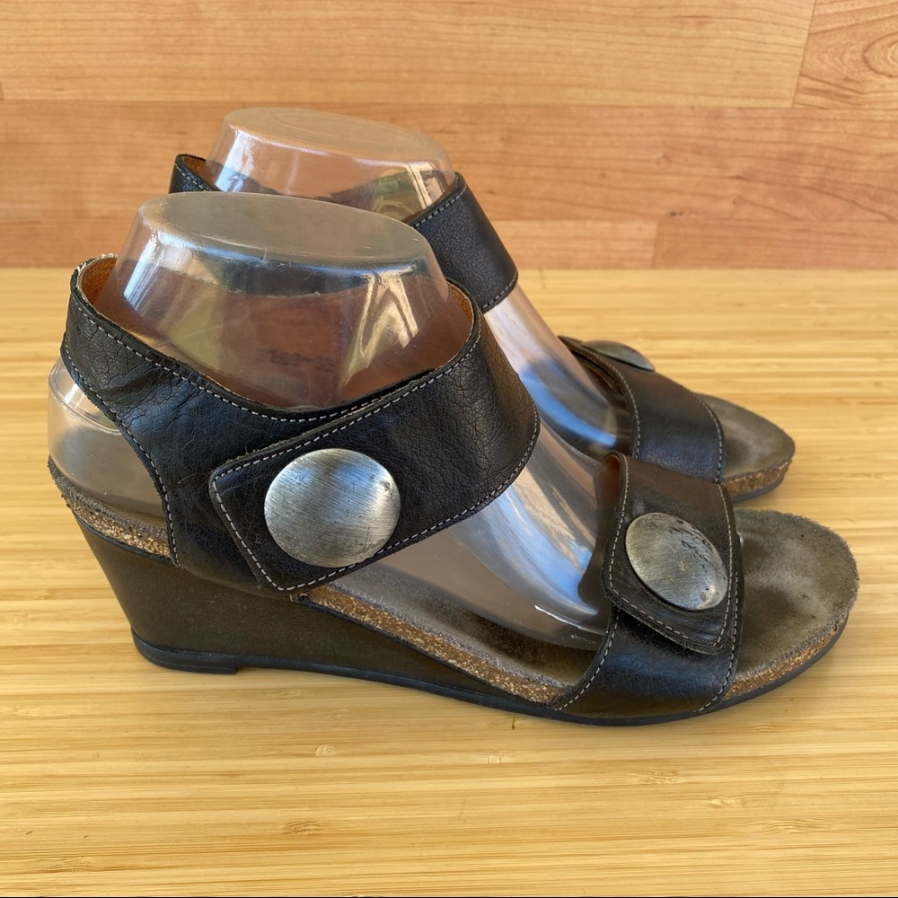 Taos Women's Heeled Sandal With Strap Black and Gray Size 8.5